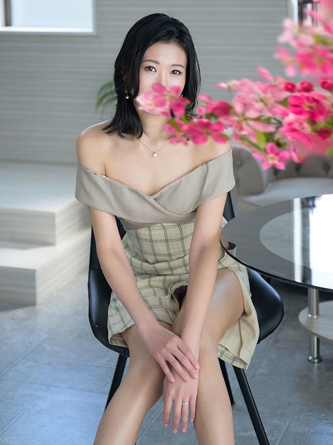 菜々穂 | 吉原 ローテンブルク (1 / 7)