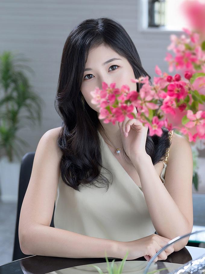 彩木菜帆 | 吉原 ローテンブルク (1 / 7)